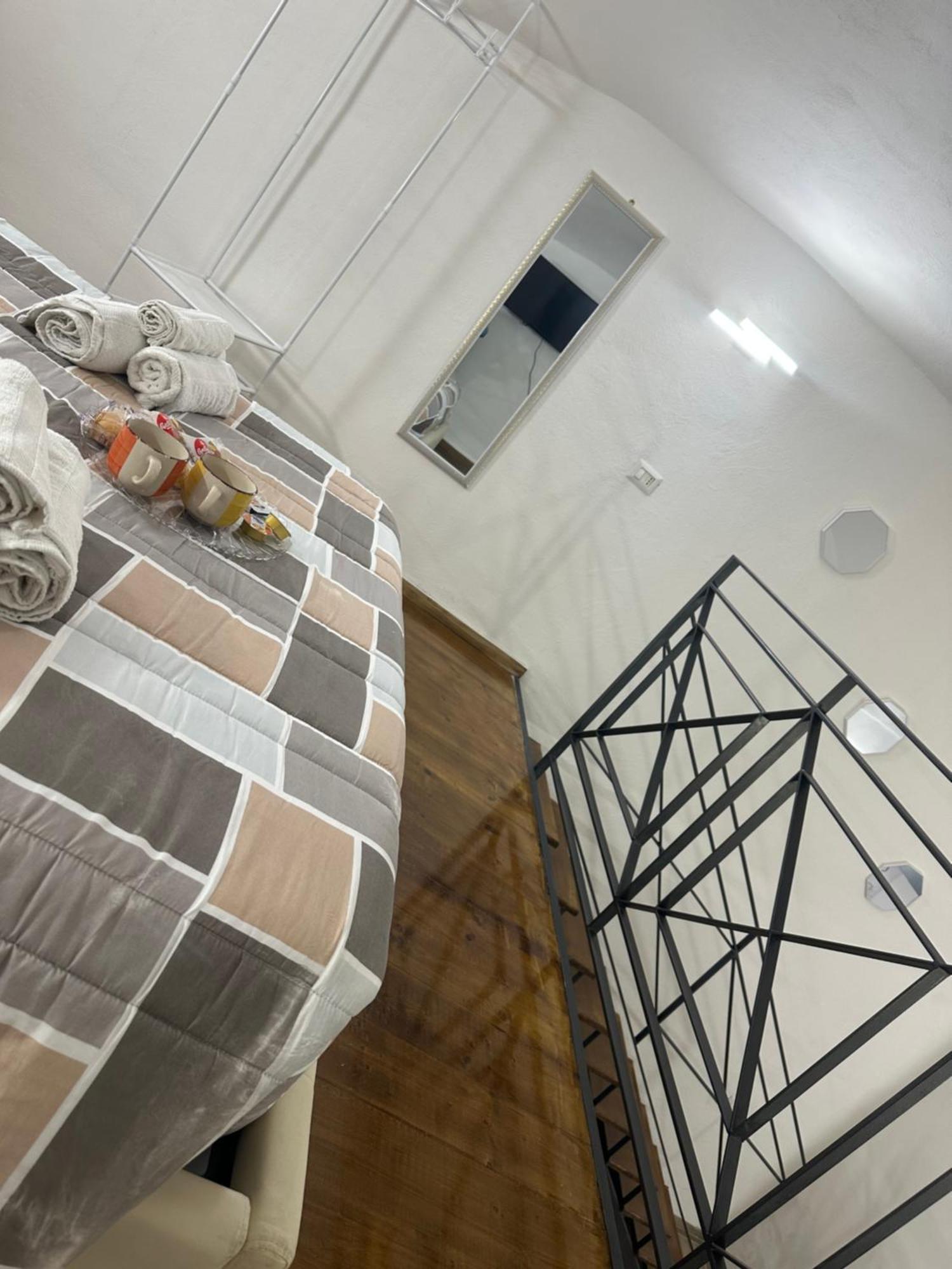Aurora House Apartment เนเปิลส์ ภายนอก รูปภาพ